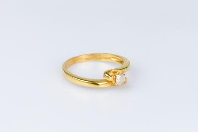 Bague solitaire en or jaune 18 carats 2