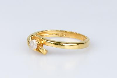 Bague solitaire en or jaune 18 carats 2
