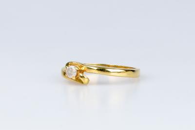 Bague solitaire en or jaune 18 carats 2