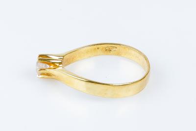 Bague solitaire en or jaune 18 carats 2