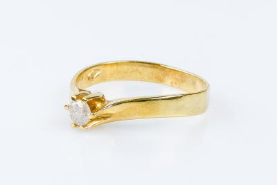 Bague solitaire en or jaune 18 carats 2