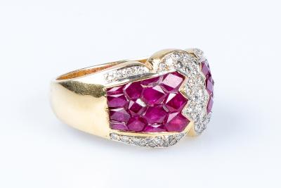Bague rubis diamant en or jaune 18 carats ornée de 48 diamants et 28 rubis 2