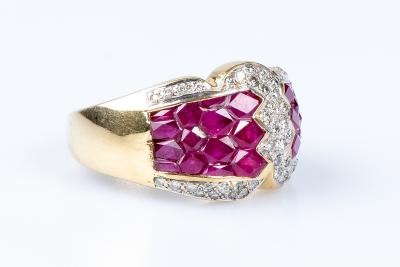 Bague rubis diamant en or jaune 18 carats ornée de 48 diamants et 28 rubis 2