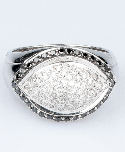 Bague diamant en or blanc 18 carats ornée de 90 diamants 2
