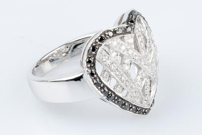Bague coeur diamant en or blanc 18 carats ornée de 77 diamants 2