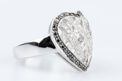 Bague coeur diamant en or blanc 18 carats ornée de 77 diamants 2
