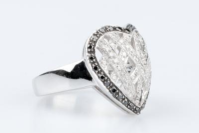 Bague coeur diamant en or blanc 18 carats ornée de 77 diamants 2