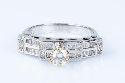 Bague diamant en or blanc 18 carats 2