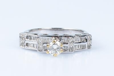 Bague diamant en or blanc 18 carats 2