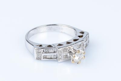 Bague diamant en or blanc 18 carats 2
