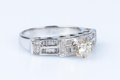 Bague diamant en or blanc 18 carats 2