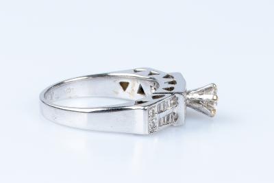 Bague diamant en or blanc 18 carats 2