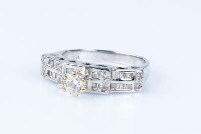 Bague diamant en or blanc 18 carats 2