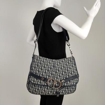 CHRISTIAN DIOR Sac bandoulière Saddle en toile et cuir. 2