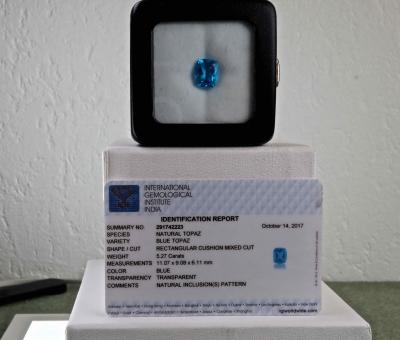 Exceptionnelle et rare Topaze royale blue AAA de 5.27 carats certifiée IGI, 2