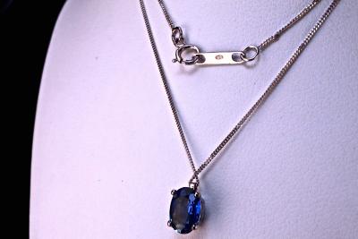 Rare Saphir Kanchanaburi naturel, sur pendentif en or blanc, chaine en argent 2