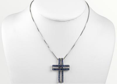 Collier et pendentif Croix saphir en or blanc 18 carats 2