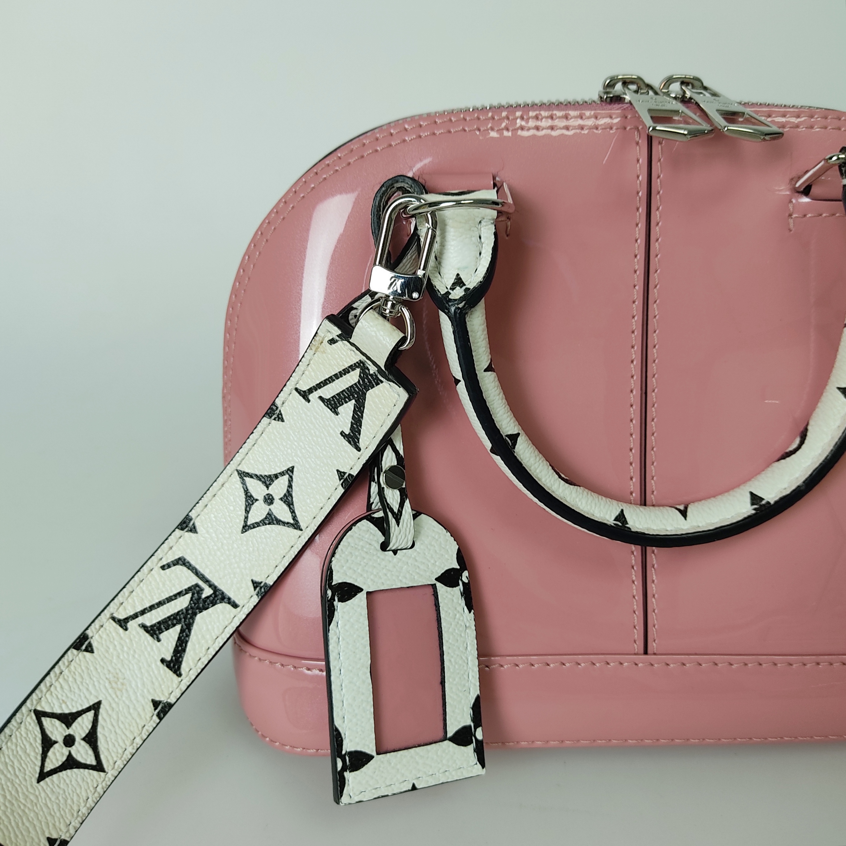 LOUIS VUITTON, sac Alma cuir vernis - Mode et Accessoires - Plazzart