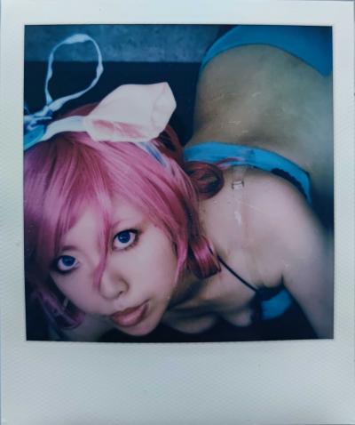 Nobuyoshi Araki (1940) - Femme aux cheveux roses - Polaroid signé 2