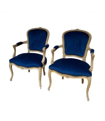 2 Fauteuils style Louis XV en velours bleu 2