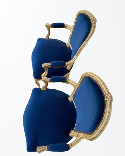 2 Fauteuils style Louis XV en velours bleu 2