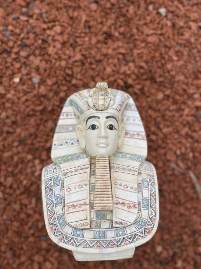 Ramses II, XXème siècle, Sculpture en os bovin 2