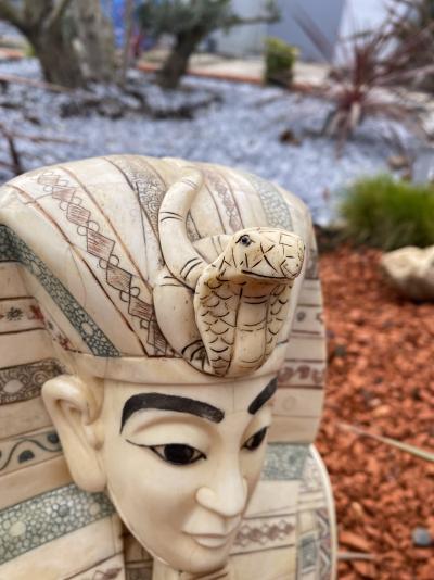 Ramses II, XXème siècle, Sculpture en os bovin 2