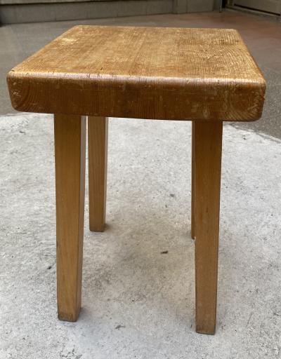 Tabouret en bois de pin par Charlotte Perriand pour Les Arcs 1800 2