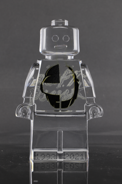 Vincent SABATIER - Roboclusion Daft Punk Vinyle, 2022, Résine et inclusion 2