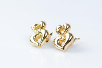 Boucles d’oreilles pendentes Van Cleef & Arpels en forme de double coeur en or 18 carats 2