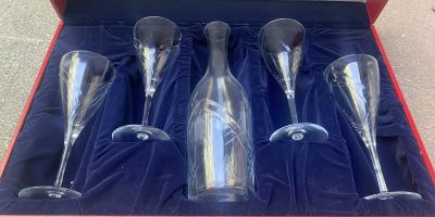 Coffret Cartier composé de 4 verres à eau et une carafe à eau en cristal 2