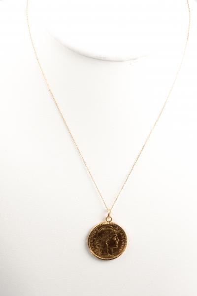 Collier composé d’une chaine en or jaune 18 carats et d’un Louis d’Or jaune 22 carats datant de 1914. 2