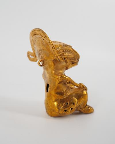 COLOMBIE Civilisation Taïrona - Shaman assis - Statuette en or tumbago 2