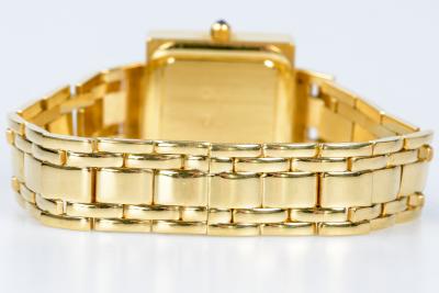 Montre en or jaune 18 carats avec une maille souple et un boitier carré orné de 100 diamants taille rond brillant de 1 carat au total. 2