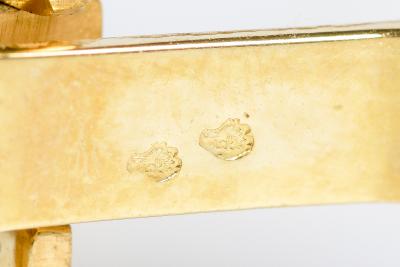 Montre en or jaune 18 carats avec une maille souple et un boitier carré orné de 100 diamants taille rond brillant de 1 carat au total. 2
