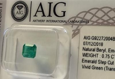 Emeraude naturel 0.75 ct certifié AIG Anvers 2
