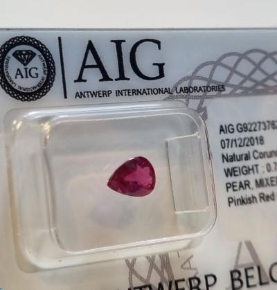 Rubis naturel 0.71 ct certifié AIG Anvers 2