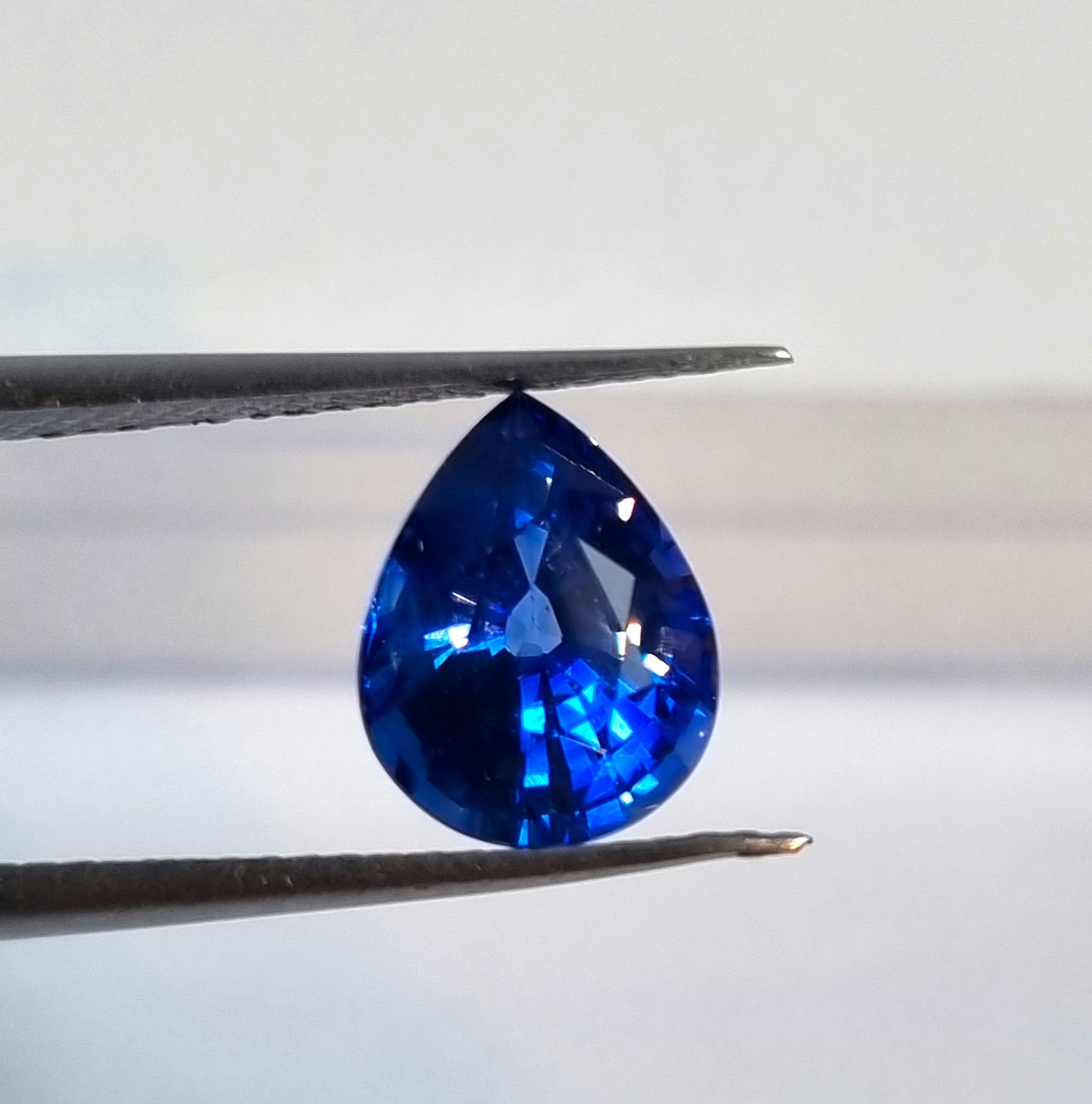 Ayush Gems Pendentif / médaillon plaqué argent avec saphir bleu naturel de qualité AAA , certifié AAA , qualité certifiée par laboratoire (qualité supérieure AAA ) pour homme et femme par