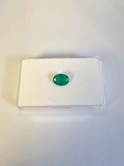 Emeraude naturel 1.83 ct certifié AIG Anvers 2