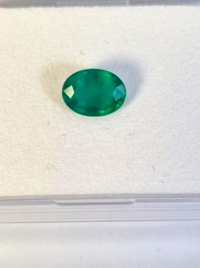 Emeraude naturel 1.83 ct certifié AIG Anvers 2