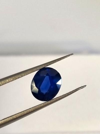 Saphir naturel 1.47 ct certifié AIG Anvers 2