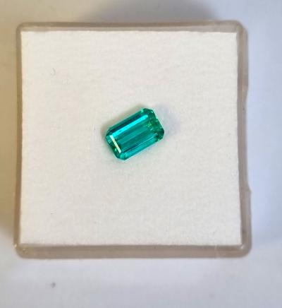 Emeraude naturel sur papier 0.56ct 2