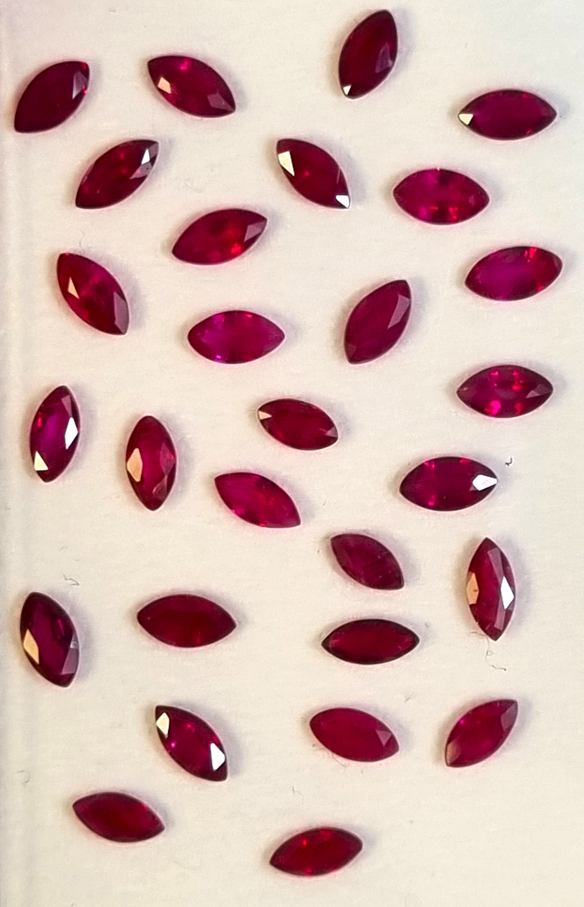 Lot De 300 Rubis à Chasser Pour Montres - Pour Réparation Ou Remplacement | Occasion