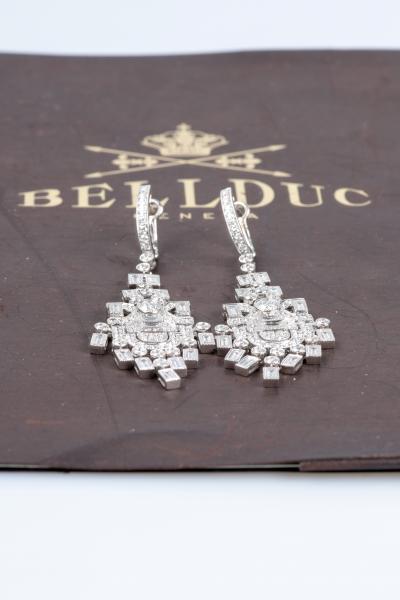 Boucles d’oreilles en or blanc de la maison BELLDUC GENEVA ornées de diamants 2