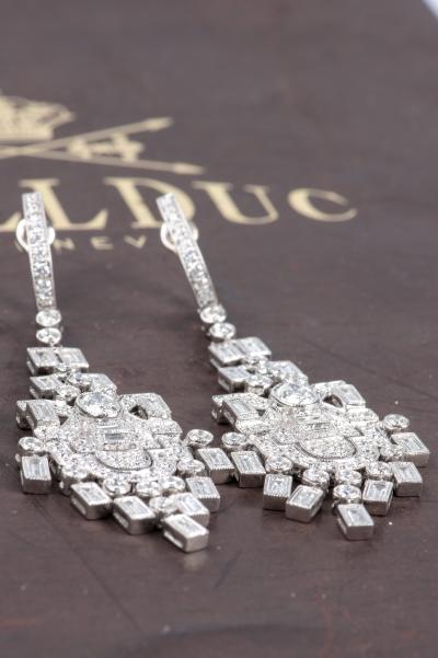 Boucles d’oreilles en or blanc de la maison BELLDUC GENEVA ornées de diamants 2