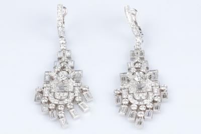 Boucles d’oreilles en or blanc de la maison BELLDUC GENEVA ornées de diamants 2