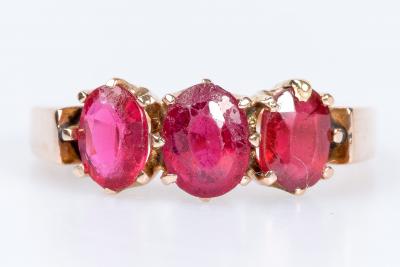 Bague en or rose 18 carats ornée de rubis ovales 2