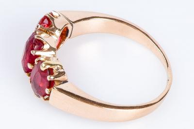Bague en or rose 18 carats ornée de rubis ovales 2