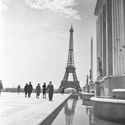 George Martin - Paris année 50, place du Trocadero avec la tour Effeil - Tirage argentique 2