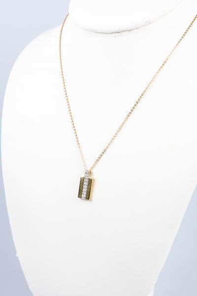 Collier en or jaune 18 carats et pendentif rectangulaire en or jaune orné de diamants 2